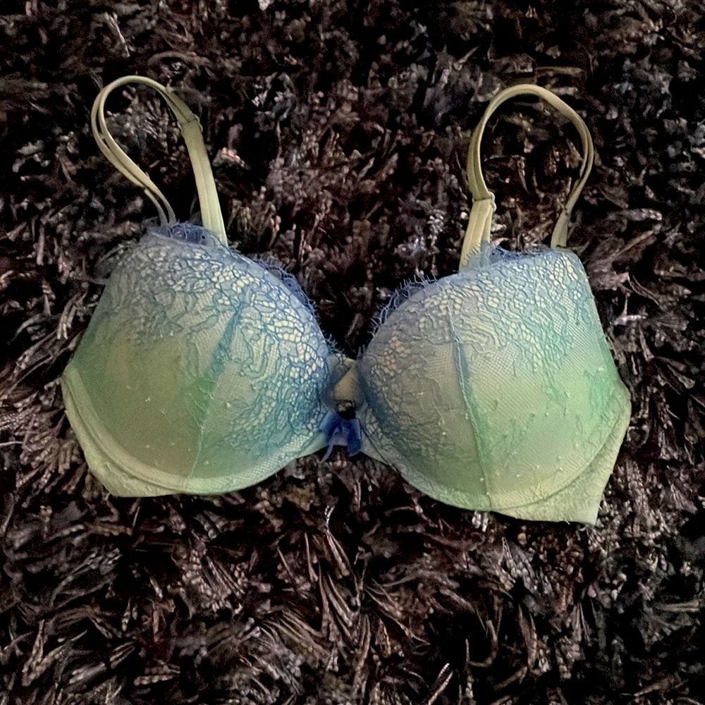 Victoria’s Secret ombré lace bra